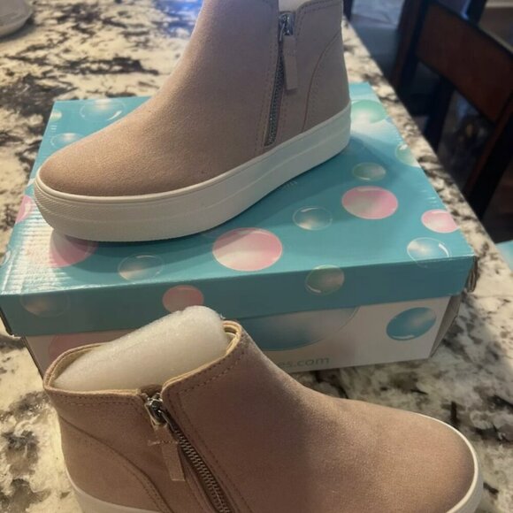 HUGE SALE!!! NEW Blush Pink Colored Soda Sneaker Booties - Picture 3 of 4